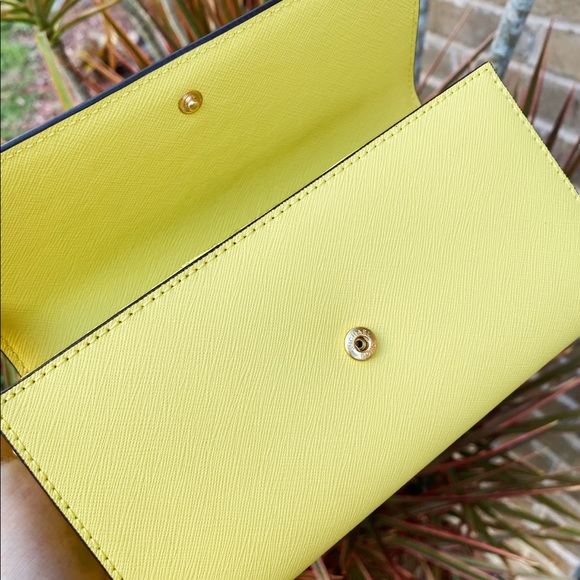 SALE‼️‼️ 👛💕-Michael Kors trifold Wallet Yellow - Picture 4 of 5